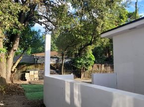 2951 NW 49th St, Miami FL 33142