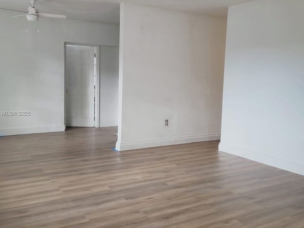 2951 NW 49th St, Miami FL 33142