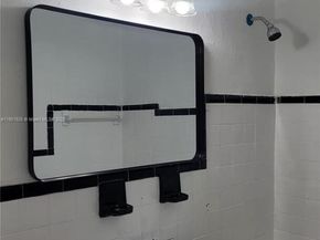 2951 NW 49th St, Miami FL 33142