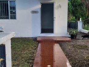 2951 NW 49th St, Miami FL 33142
