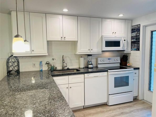 1000 Hillcrest CT. 111, Hollywood FL 33021