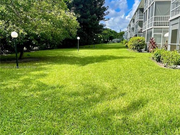 1000 Hillcrest CT. 111, Hollywood FL 33021
