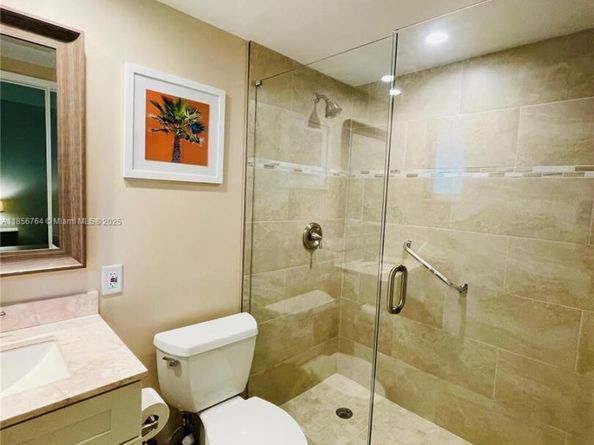 1000 Hillcrest CT. 111, Hollywood FL 33021
