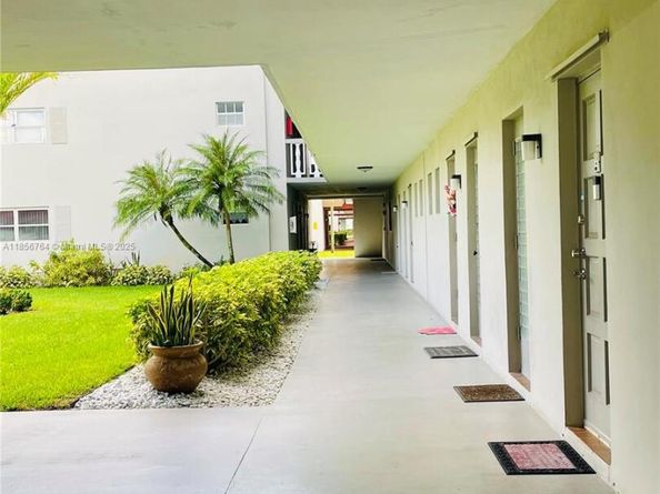 1000 Hillcrest CT. 111, Hollywood FL 33021