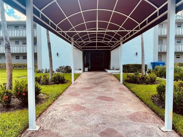 1000 Hillcrest CT. 111, Hollywood FL 33021