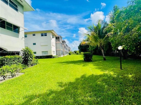 1000 Hillcrest CT. 111, Hollywood FL 33021