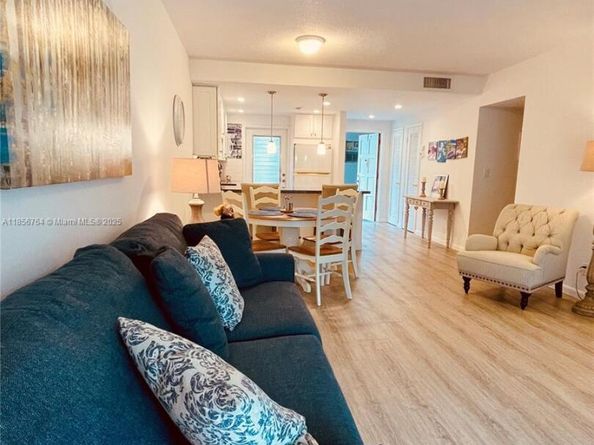 1000 Hillcrest CT. 111, Hollywood FL 33021