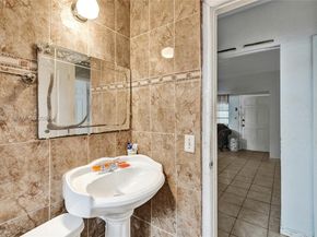 836 NW 101st St, Miami FL 33150