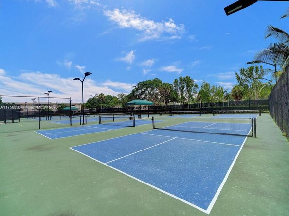 4200 Hillcrest Dr 800, Hollywood FL 33021