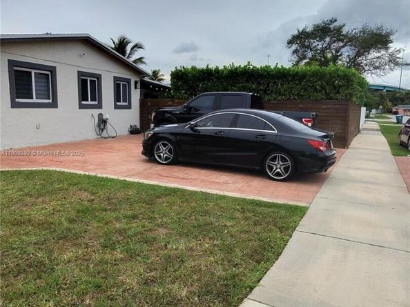20180 NW 14th Ct, Miami Gardens FL 33169