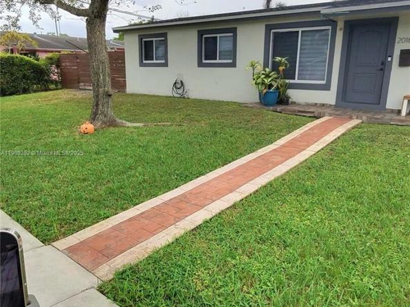 20180 NW 14th Ct, Miami Gardens FL 33169