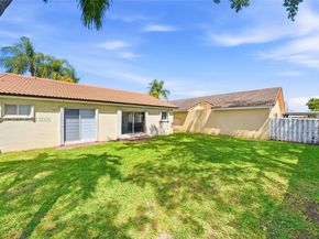 6136 NW 181st Terr Cir W, Hialeah FL 33015
