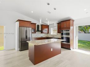 6136 NW 181st Terr Cir W, Hialeah FL 33015