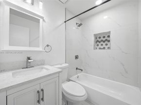 6136 NW 181st Terr Cir W, Hialeah FL 33015