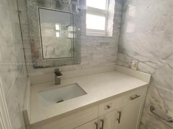 18646 NE 18th Ave 227, Miami FL 33179