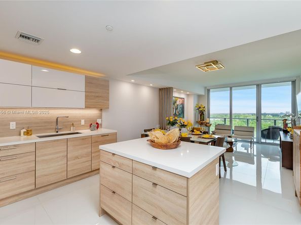 16385 Biscayne Blvd 1503 +2Parking, North Miami Beach FL 33160