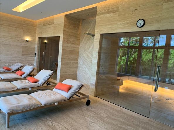 16385 Biscayne Blvd 1503 +2Parking, North Miami Beach FL 33160