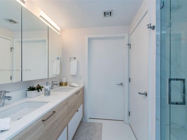 16385 Biscayne Blvd 1503 +2Parking, North Miami Beach FL 33160