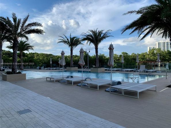 16385 Biscayne Blvd 1503 +2Parking, North Miami Beach FL 33160