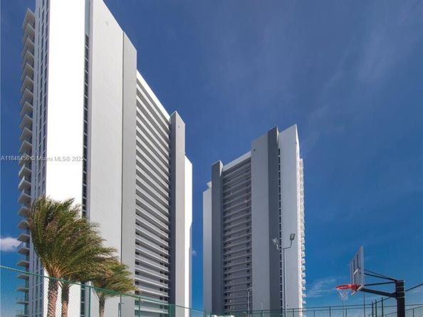 16385 Biscayne Blvd 1503 +2Parking, North Miami Beach FL 33160