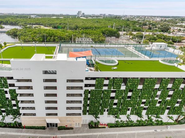16385 Biscayne Blvd 1503 +2Parking, North Miami Beach FL 33160