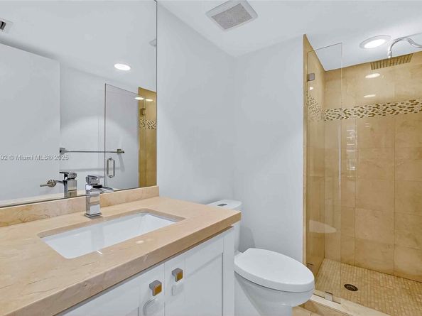 520 Brickell Key Dr A604, Miami FL 33131