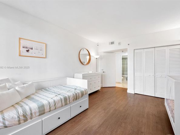 520 Brickell Key Dr A604, Miami FL 33131