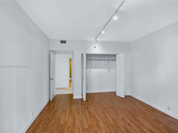 520 Brickell Key Dr A604, Miami FL 33131