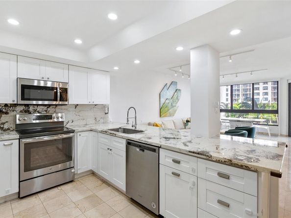 520 Brickell Key Dr A604, Miami FL 33131