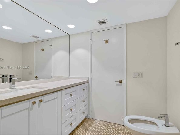 520 Brickell Key Dr A604, Miami FL 33131