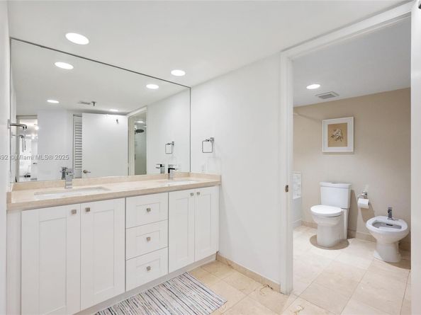 520 Brickell Key Dr A604, Miami FL 33131