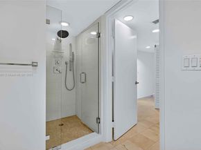 520 Brickell Key Dr A604, Miami FL 33131