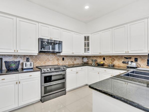 15697 NW 12th Pl, Pembroke Pines FL 33028