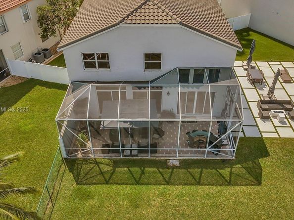 15697 NW 12th Pl, Pembroke Pines FL 33028