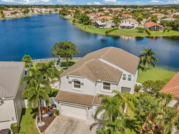 15697 NW 12th Pl, Pembroke Pines FL 33028