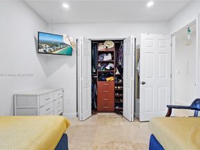 5717 NW 102nd Pl, Doral FL 33178