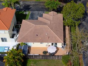 5717 NW 102nd Pl, Doral FL 33178