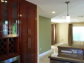 5717 NW 102nd Pl, Doral FL 33178