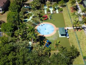 5717 NW 102nd Pl, Doral FL 33178