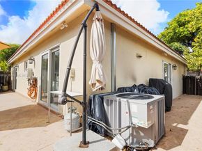 5717 NW 102nd Pl, Doral FL 33178