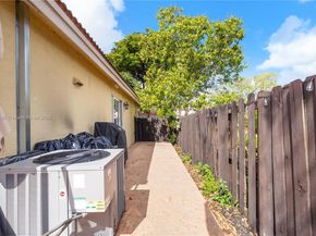 5717 NW 102nd Pl, Doral FL 33178