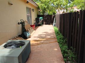 5717 NW 102nd Pl, Doral FL 33178