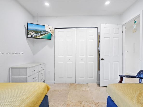 5717 NW 102nd Pl, Doral FL 33178
