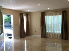5717 NW 102nd Pl, Doral FL 33178
