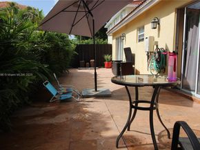5717 NW 102nd Pl, Doral FL 33178