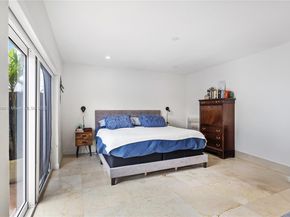 5717 NW 102nd Pl, Doral FL 33178