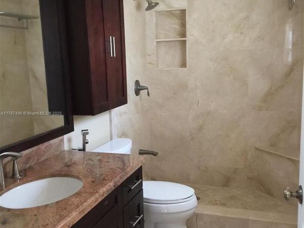 5717 NW 102nd Pl, Doral FL 33178