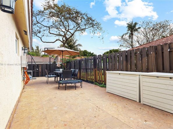 5717 NW 102nd Pl, Doral FL 33178