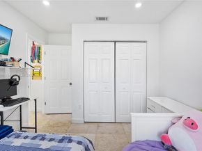 5717 NW 102nd Pl, Doral FL 33178
