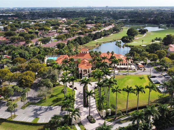 5717 NW 102nd Pl, Doral FL 33178